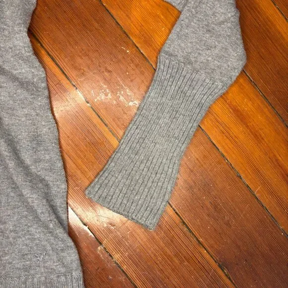 American Eagle Slouchy V-Neck Knit Sweater Gray Size M - Picture 6 of 7